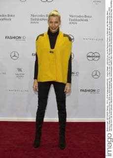 Giulia Siegel - Ankunft zur Laurèl Fashion-Show im Rahmen der Mercedes-Benz Fashion Week Berlin Autumn Winter 2016 am Brandenburger Tor in Berlin am 19.01.2016. Mercedes-Benz Fashion Week Berlin Autumn Winter 2016