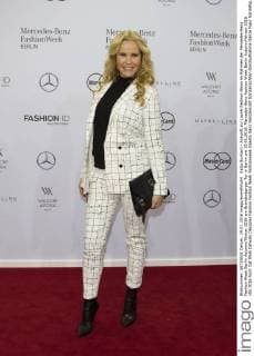 Katja Burkard - Ankunft zur Laurèl Fashion-Show im Rahmen der Mercedes-Benz Fashion Week Berlin Autumn Winter 2016 am Brandenburger Tor in Berlin am 19.01.2016. Mercedes-Benz Fashion Week Berlin Autumn Winter 2016