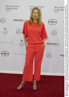 Ursula Karven - Ankunft zur Laurèl Fashion-Show im Rahmen der Mercedes-Benz Fashion Week Berlin Autumn Winter 2016 am Brandenburger Tor in Berlin am 19.01.2016. Mercedes-Benz Fashion Week Berlin Autumn Winter 2016