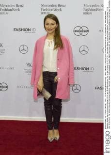 Mina Tander - Ankunft zur Laurèl Fashion-Show im Rahmen der Mercedes-Benz Fashion Week Berlin Autumn Winter 2016 am Brandenburger Tor in Berlin am 19.01.2016. Mercedes-Benz Fashion Week Berlin Autumn Winter 2016