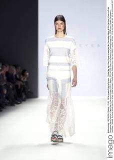 Model bei der Xavi Reyes presented by Mercedes-Benz & Elle Fashion Show auf der Mercedes-Benz Fashion Week Berlin Autumn Winter 2016. Berlin, 21.01.2016 Foto:xS.xGabschx xFuturexImage