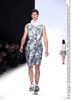 Model bei der Xavi Reyes presented by Mercedes-Benz & Elle Fashion Show auf der Mercedes-Benz Fashion Week Berlin Autumn Winter 2016. Berlin, 21.01.2016 Foto:xS.xGabschx xFuturexImage