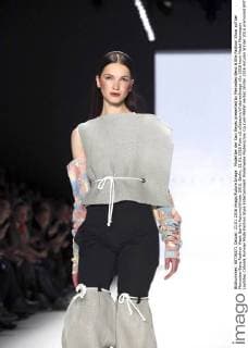 Model bei der Xavi Reyes presented by Mercedes-Benz & Elle Fashion Show auf der Mercedes-Benz Fashion Week Berlin Autumn Winter 2016. Berlin, 21.01.2016 Foto:xS.xGabschx xFuturexImage