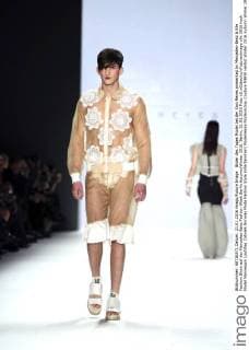 Bilder des Tages Model bei der Xavi Reyes presented by Mercedes-Benz & Elle Fashion Show auf der Mercedes-Benz Fashion Week Berlin Autumn Winter 2016. Berlin, 21.01.2016 Foto:xS.xGabschx xFuturexImage