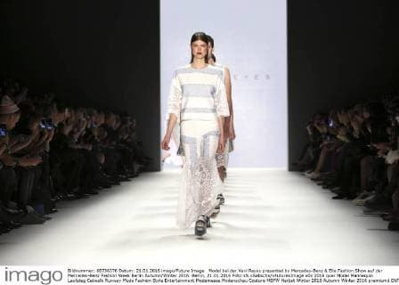 Model bei der Xavi Reyes presented by Mercedes-Benz & Elle Fashion Show auf der Mercedes-Benz Fashion Week Berlin Autumn Winter 2016. Berlin, 21.01.2016 Foto:xS.xGabschx xFuturexImage