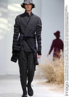 A model takes to the catwalk during the presentation of Issey Miyake s collection as part of the 2016-1017 Fall-Winter fashion collection in Paris, on January 21, 2016.  PAR20160121107 MAYAxVIDON-WHITE