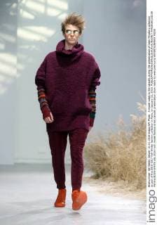 A model takes to the catwalk during the presentation of Issey Miyake s collection as part of the 2016-1017 Fall-Winter fashion collection in Paris, on January 21, 2016.  PAR20160121108 MAYAxVIDON-WHITE