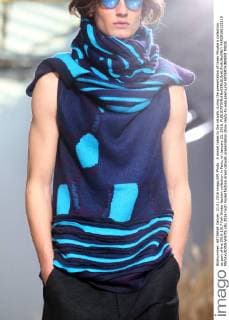 A model takes to the catwalk during the presentation of Issey Miyake s collection as part of the 2016-1017 Fall-Winter fashion collection in Paris, on January 21, 2016.  PAR20160121110 MAYAxVIDON-WHITE