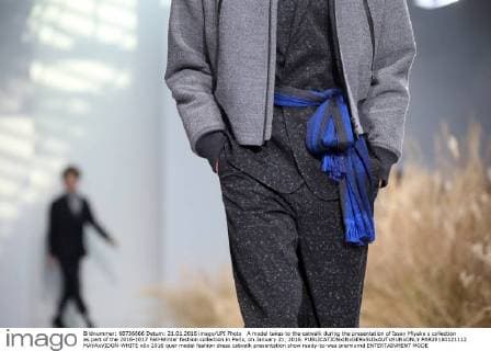 A model takes to the catwalk during the presentation of Issey Miyake s collection as part of the 2016-1017 Fall-Winter fashion collection in Paris, on January 21, 2016.  PAR20160121112 MAYAxVIDON-WHITE