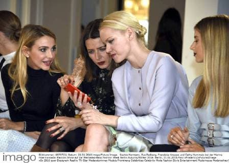Sophie Hermann, Eva Padberg, Franziska Knuppe und Cathy Hummels bei der Marina Hoermanseder Fashion Show auf der Mercedes-Benz Fashion Week Berlin Autumn Winter 2016. Berlin, 21.01.2016 Foto:xFredericx xFuturexImage