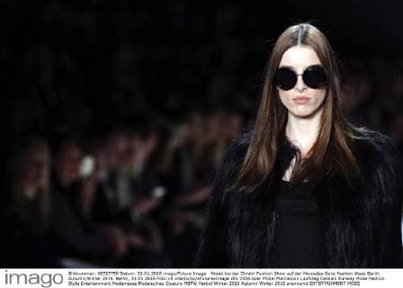 Model bei der Dimitri Fashion Show auf der Mercedes-Benz Fashion Week Berlin Autumn Winter 2016. Berlin, 21.01.2016 Foto:xS.xGabschx xFuturexImage