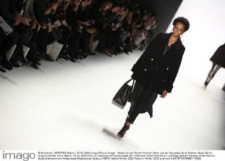 Model bei der Dimitri Fashion Show auf der Mercedes-Benz Fashion Week Berlin Autumn Winter 2016. Berlin, 21.01.2016 Foto:xS.xGabschx xFuturexImage