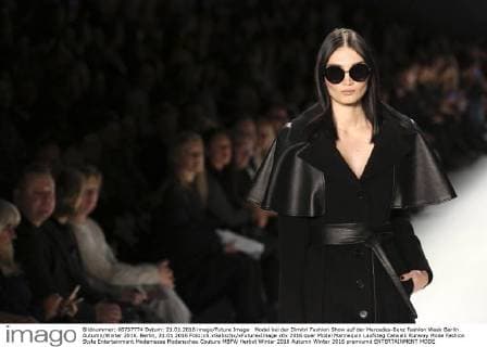 Model bei der Dimitri Fashion Show auf der Mercedes-Benz Fashion Week Berlin Autumn Winter 2016. Berlin, 21.01.2016 Foto:xS.xGabschx xFuturexImage