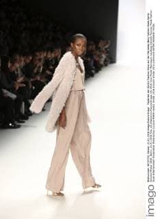 Model bei der Dimitri Fashion Show auf der Mercedes-Benz Fashion Week Berlin Autumn Winter 2016. Berlin, 21.01.2016 Foto:xS.xGabschx xFuturexImage