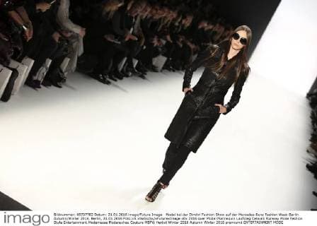 Model bei der Dimitri Fashion Show auf der Mercedes-Benz Fashion Week Berlin Autumn Winter 2016. Berlin, 21.01.2016 Foto:xS.xGabschx xFuturexImage