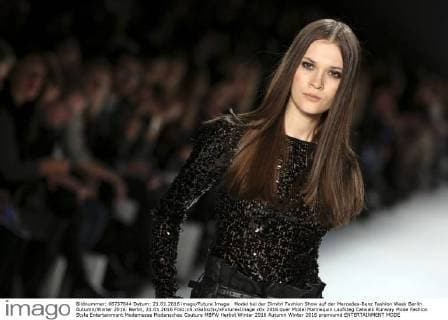 Model bei der Dimitri Fashion Show auf der Mercedes-Benz Fashion Week Berlin Autumn Winter 2016. Berlin, 21.01.2016 Foto:xS.xGabschx xFuturexImage