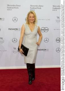 Nova Meierhenrich - Ankunft zur Guido Maria Kretschmer Fashion-Show im Rahmen der Mercedes-Benz Fashion Week Berlin Autumn Winter 2016 am Brandenburger Tor in Berlin am 19.01.2016. Mercedes-Benz Fashion Week Berlin Autumn Winter 2016