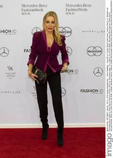 Xenia Seeberg - Ankunft zur Guido Maria Kretschmer Fashion-Show im Rahmen der Mercedes-Benz Fashion Week Berlin Autumn Winter 2016 am Brandenburger Tor in Berlin am 19.01.2016. Mercedes-Benz Fashion Week Berlin Autumn Winter 2016