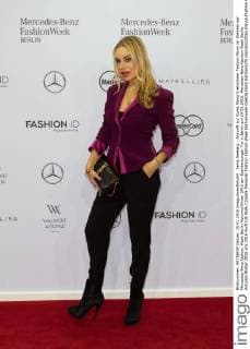 Xenia Seeberg - Ankunft zur Guido Maria Kretschmer Fashion-Show im Rahmen der Mercedes-Benz Fashion Week Berlin Autumn Winter 2016 am Brandenburger Tor in Berlin am 19.01.2016. Mercedes-Benz Fashion Week Berlin Autumn Winter 2016
