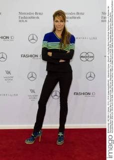 Alexandra Kamp - Ankunft zur Guido Maria Kretschmer Fashion-Show im Rahmen der Mercedes-Benz Fashion Week Berlin Autumn Winter 2016 am Brandenburger Tor in Berlin am 19.01.2016. Mercedes-Benz Fashion Week Berlin Autumn Winter 2016