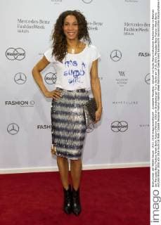 Annabelle Mandeng - Ankunft zur Guido Maria Kretschmer Fashion-Show im Rahmen der Mercedes-Benz Fashion Week Berlin Autumn Winter 2016 am Brandenburger Tor in Berlin am 19.01.2016. Mercedes-Benz Fashion Week Berlin Autumn Winter 2016