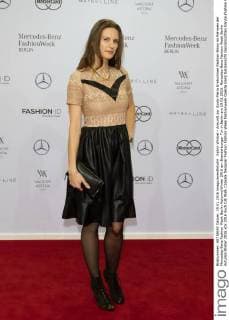 Katrin Wrobel - Ankunft zur Guido Maria Kretschmer Fashion-Show im Rahmen der Mercedes-Benz Fashion Week Berlin Autumn Winter 2016 am Brandenburger Tor in Berlin am 19.01.2016. Mercedes-Benz Fashion Week Berlin Autumn Winter 2016