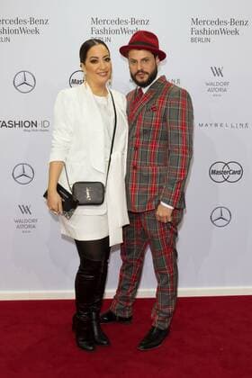 Miyabi Kawai und Manuel Cortez - Ankunft zur Guido Maria Kretschmer Fashion-Show im Rahmen der Mercedes-Benz Fashion Week Berlin Autumn Winter 2016 am Brandenburger Tor in Berlin am 19.01.2016. Mercedes-Benz Fashion Week Berlin Autumn Winter 2016