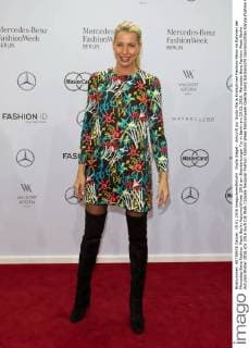 Giulia Siegel - Ankunft zur Guido Maria Kretschmer Fashion-Show im Rahmen der Mercedes-Benz Fashion Week Berlin Autumn Winter 2016 am Brandenburger Tor in Berlin am 19.01.2016. Mercedes-Benz Fashion Week Berlin Autumn Winter 2016