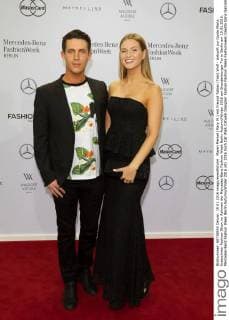 Maren Merkel (Mary M.) mit Freund Tobias (Tobi) Wolf - Ankunft zur Guido Maria Kretschmer Fashion-Show im Rahmen der Mercedes-Benz Fashion Week Berlin Autumn Winter 2016 am Brandenburger Tor in Berlin am 19.01.2016. Mercedes-Benz Fashion Week Berlin Autumn Winter 2016