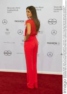 Janina Uhse - Ankunft zur Guido Maria Kretschmer Fashion-Show im Rahmen der Mercedes-Benz Fashion Week Berlin Autumn Winter 2016 am Brandenburger Tor in Berlin am 19.01.2016. Mercedes-Benz Fashion Week Berlin Autumn Winter 2016