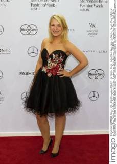 Iris Mareike Steen - Ankunft zur Guido Maria Kretschmer Fashion-Show im Rahmen der Mercedes-Benz Fashion Week Berlin Autumn Winter 2016 am Brandenburger Tor in Berlin am 19.01.2016. Mercedes-Benz Fashion Week Berlin Autumn Winter 2016