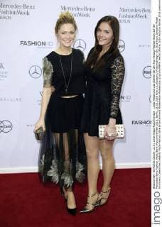 Linda Hesse und Lisa Steiner bei der Ewa Herzog Fashion Show auf der Mercedes-Benz Fashion Week Berlin Autumn Winter 2016. Berlin, 21.01.2016 Foto:xS.xGabschx xFuturexImage