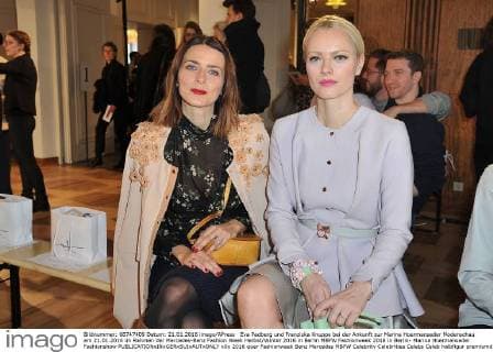Eva Padberg und Franziska Knuppe bei der Ankunft zur Marina Hoermanseder Modenschau am 21.01.2016 im Rahmen der Mercedes-Benz Fashion Week Herbst Winter 2016 in Berlin MBFW Fashionweek 2016 in Berlin- Marina Hoermanseder Fashionshow 