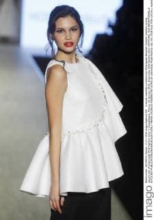 A model presents a creation by Nicaraguan designer Vicente Castellon during second day of Intermoda 2016 Fashion show in Guadalajara, Mexico, 21 January 2016. Intermoda 2016 fashion show !ACHTUNG: NUR REDAKTIONELLE NUTZUNG!  MEX59 20160122-635890379716792128