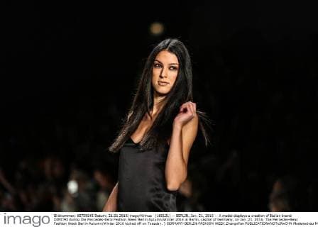 (160121) -- BERLIN, Jan. 21, 2016 -- A model displays a creation of Italian brand DIMITRI during the Mercedes-Benz Fashion Week Berlin Autumn Winter 2016 in Berlin, capital of Germany, on Jan. 21, 2016. The Mercedes-Benz Fashion Week Berlin Autumn Winter 2016 kicked off on Tuesday. ) GERMANY-BERLIN-FASHION WEEK ZhangxFan 