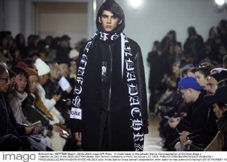 A model takes to the catwalk during the presentation of Christian Dada s collection as part of the 2016-1017 Fall-Winter men fashion collections in Paris, on January 22, 2016.  PAR20160122102 MAYAxVIDON-WHITE