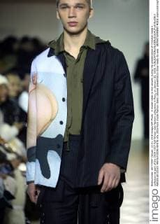 A model takes to the catwalk during the presentation of Christian Dada s collection as part of the 2016-1017 Fall-Winter men fashion collections in Paris, on January 22, 2016.  PAR20160122103 MAYAxVIDON-WHITE