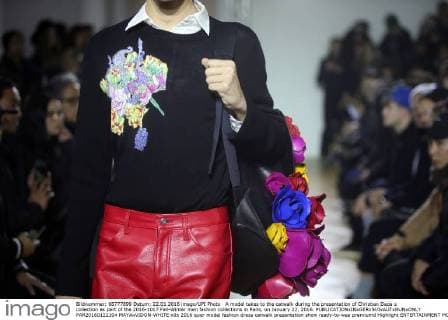 A model takes to the catwalk during the presentation of Christian Dada s collection as part of the 2016-1017 Fall-Winter men fashion collections in Paris, on January 22, 2016.  PAR20160122104 MAYAxVIDON-WHITE