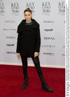 Lisa Tomaschewsky - Ankunft zur Key Looks The Show Fashion-Show im Rahmen der Mercedes-Benz Fashion Week Berlin Autumn Winter 2016 am Brandenburger Tor in Berlin am 23.01.2016. Mercedes-Benz Fashion Week Berlin Autumn Winter 2016