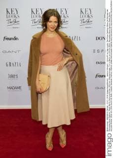 Jessica Schwarz - Ankunft zur Key Looks The Show Fashion-Show im Rahmen der Mercedes-Benz Fashion Week Berlin Autumn Winter 2016 am Brandenburger Tor in Berlin am 23.01.2016. Mercedes-Benz Fashion Week Berlin Autumn Winter 2016