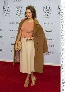 Jessica Schwarz - Ankunft zur Key Looks The Show Fashion-Show im Rahmen der Mercedes-Benz Fashion Week Berlin Autumn Winter 2016 am Brandenburger Tor in Berlin am 23.01.2016. Mercedes-Benz Fashion Week Berlin Autumn Winter 2016