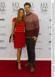 Annemarie und Wayne Carpendale - Ankunft zur Key Looks The Show Fashion-Show im Rahmen der Mercedes-Benz Fashion Week Berlin Autumn Winter 2016 am Brandenburger Tor in Berlin am 23.01.2016. Mercedes-Benz Fashion Week Berlin Autumn Winter 2016