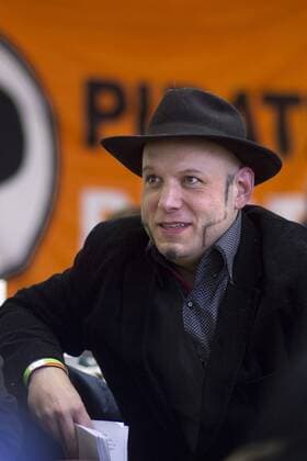 Piratenpartei Berlin, Bruno Kramm Deutschland, Germany, Berlin, 23.01.2016 Bruno Kramm, Spitzenkandidat fuer die Abgeordnetenwahlen und Vorsitzender Piratenpartei Berlin, auf der Landesmitgliederversammlung der Partei Die Piraten in Berlin. Der Landesverband der Piratenpartei Berlin bestimmt auf ihrem Parteitag den Spitzenkandidaten und Kandidaten fuer die Abgeordnetenwahlen in Berlin. Bruno Kramm, leader of the Piratenpartei Berlin (right), at a party congress iof the party Die Piraten, Piratenpartei, in Berlin