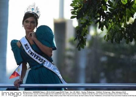 Jan. 25, 2016 - Manila, Philippines - MANILA, Philippines - Miss Universe 2016 Pia Wurtzbach avoids tree branches as she makes her way through a busy road in Makati City during her homecoming parade around Metro Manila on 25 January 2016. WurtzbachÃ¢â‚¬â„¢s victory was filled with controversy as host Steve Harvey mistakenly announced Miss Colombia Ariadna Gutierrez as the winner. Manila Philippines  - ZUMAn230