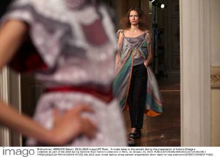 A model takes to the catwalk during the presentation of Antonio Ortega s collection as part of the 2016 Spring Summer High Fashion collections in Paris, on January 25, 2016.  PAR20160125104 MAYAxVIDON-WHITE