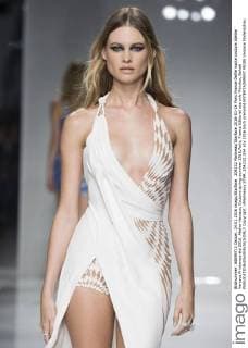 204232 Marineau Starface 2016-01-24 Paris France Defile haute couture Atellier Versace Printemps été 2016. Atelier Versace, Couture spring-summer 2016,Paris, France Editorial use only Prinsloo, Behati  Copyright: xMarineaux STAR_204232_054