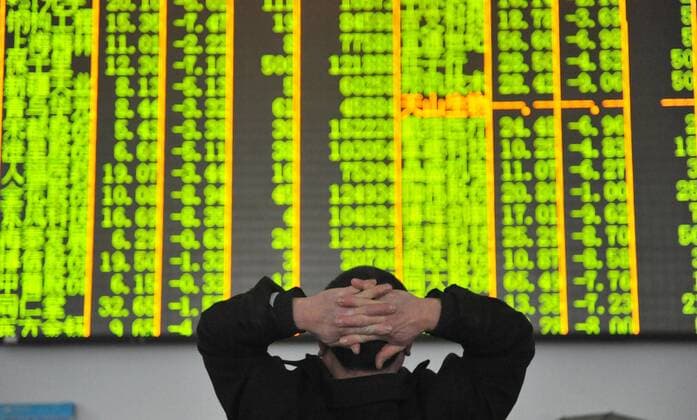 HANGZHOU, CHINA - JANUARY 26: (CHINA OUT) An investor watches the electronic board at a stock exchange hall on January 26, 2016 in Hangzhou, Zhejiang Province of China. Chinese shares slid on Tuesday back to the original point of a year ago. Shanghai Composite Index down 188.73 points, or 6.42 percent, to close at 2,749.79. The Shenzhen Component Index fell 708.98 points, or 6.96 percent, to close at 9,483.55.  CFP478698294