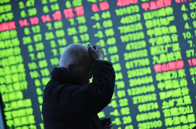 HANGZHOU, CHINA - JANUARY 26: (CHINA OUT) An investor watches the electronic board at a stock exchange hall on January 26, 2016 in Hangzhou, Zhejiang Province of China. Chinese shares slid on Tuesday back to the original point of a year ago. Shanghai Composite Index down 188.73 points, or 6.42 percent, to close at 2,749.79. The Shenzhen Component Index fell 708.98 points, or 6.96 percent, to close at 9,483.55.  CFP478698298