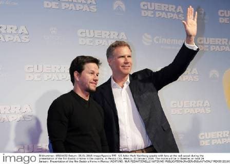 US Actor Mark Wahlberg speaks with fans at the red carpet during the presentation of the film Daddy s Home in the country, in Mexico City, Mexico, 25 January 2016. The movie will be in theatres on next 29 January. Presentation of the film Daddy s Home in Mexico !ACHTUNG: NUR REDAKTIONELLE NUTZUNG!  MEX50 20160126-635893757550368619