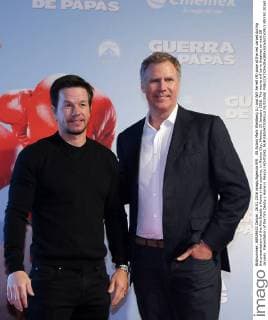 US Actors Mark Wahlberg (L) and Will Ferrell (R) pose at the red carpet during the presentation of the film Daddy s Home in the country, in Mexico City, Mexico, 25 January 2016. The movie will be in theatres on next 29 January. Presentation of the film Daddy s Home in Mexico !ACHTUNG: NUR REDAKTIONELLE NUTZUNG!  MEX50 20160126-635893758169684649